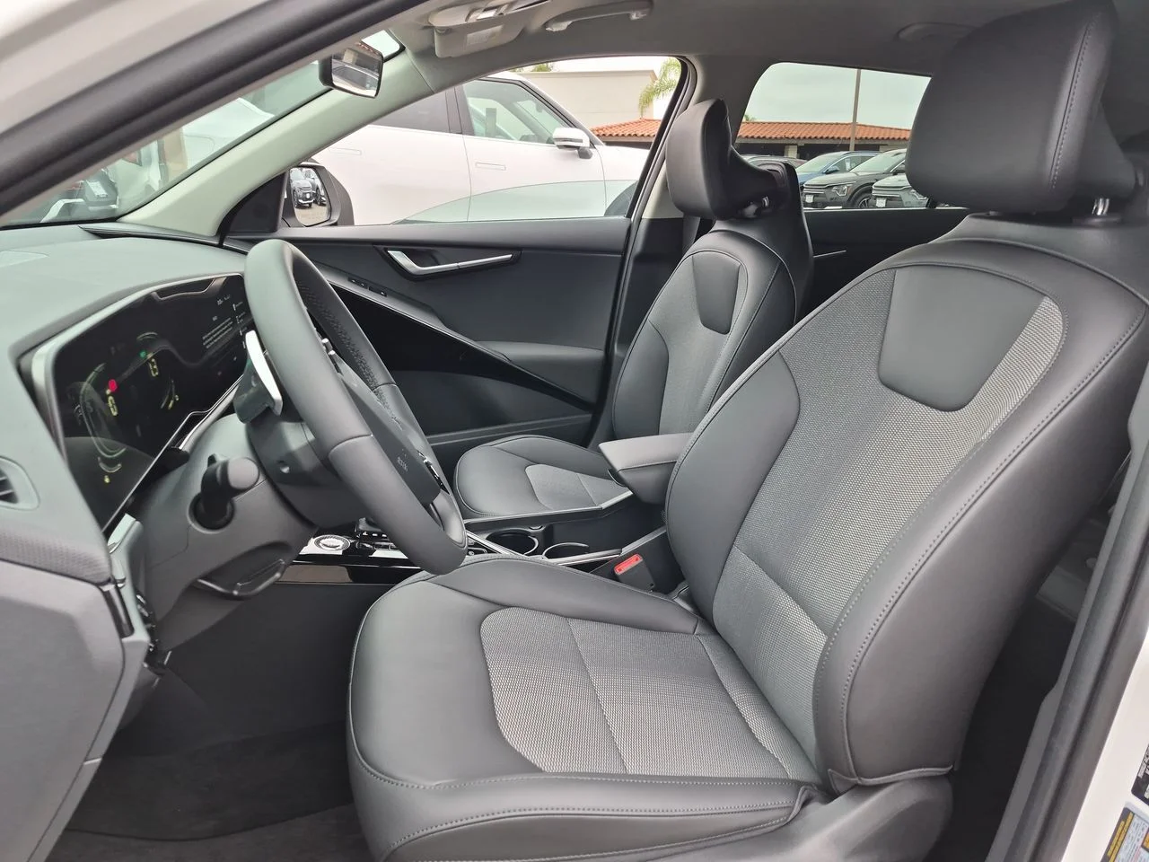 New 2026 Snow White Pearl Kia EX image 19