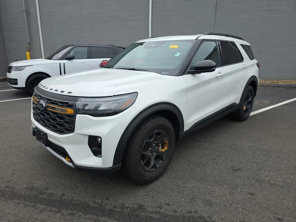 Used 2026 White Metallic Ford Tremor image 7