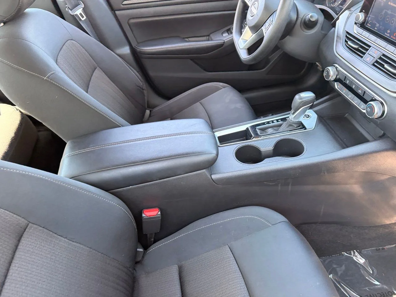 Used 2025 Glacier White Nissan 2.5 SV image 11