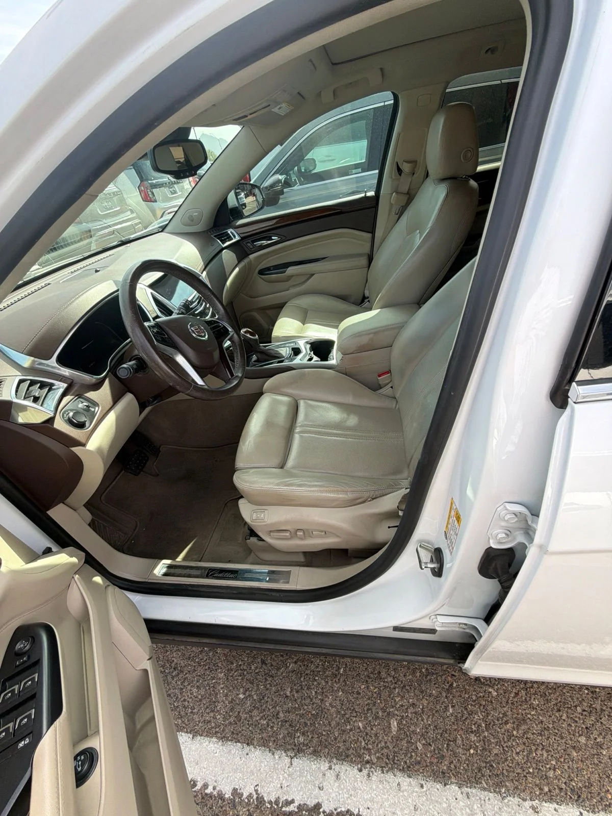 Used 2014 Platinum Ice Tricoat CADILLAC Luxury image 2