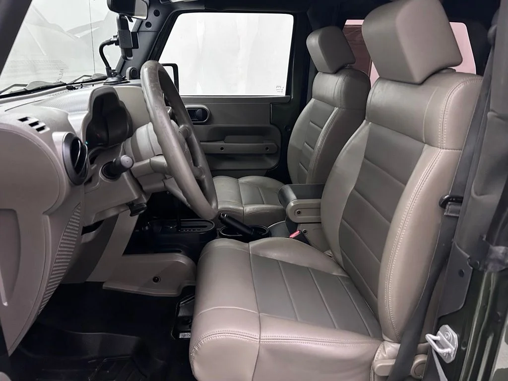 Used 2009 Green Jeep X image 12