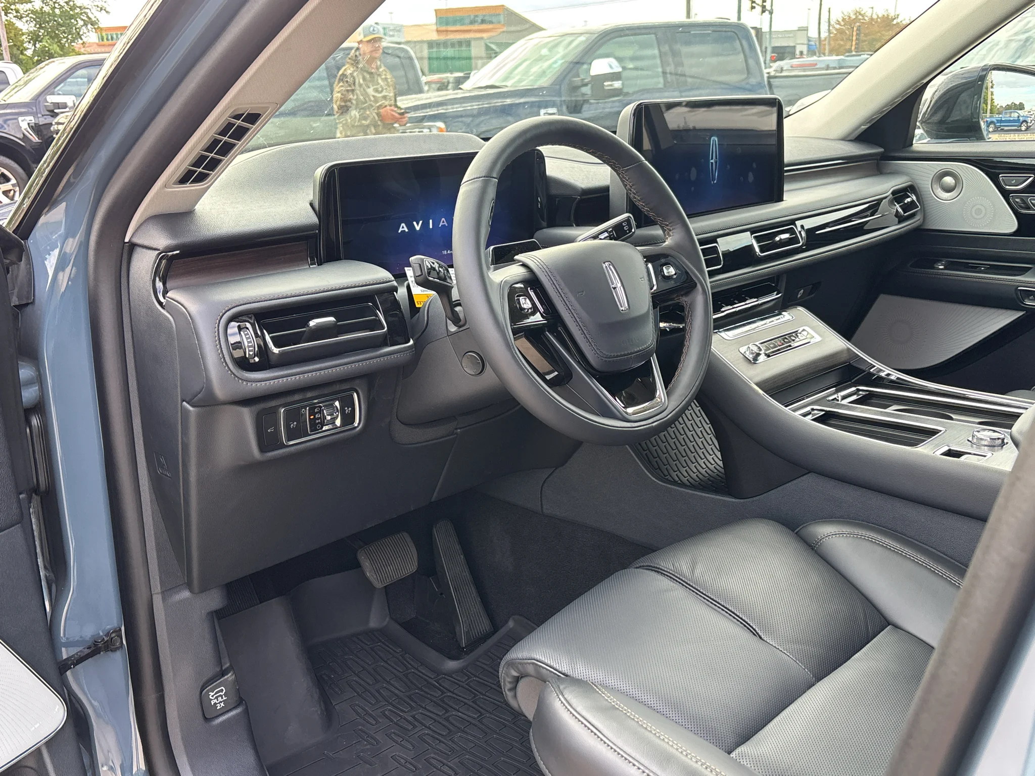 New 2026 Whisper Blue Metallic Clearcoat Lincoln Reserve® image 10