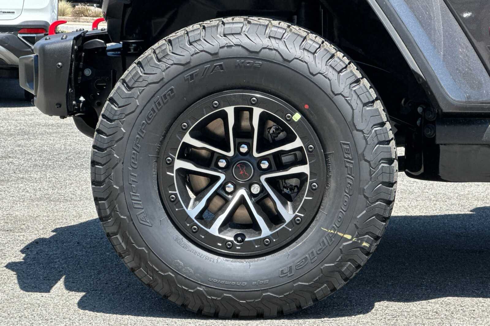 New 2026 Granite Crystal Metallic Clear-Coat Exterior Paint Jeep Rubicon image 25