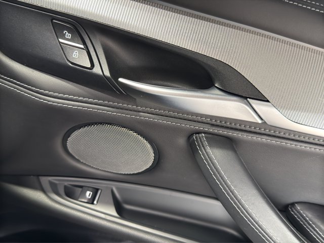 Used 2018 Black BMW  image 19