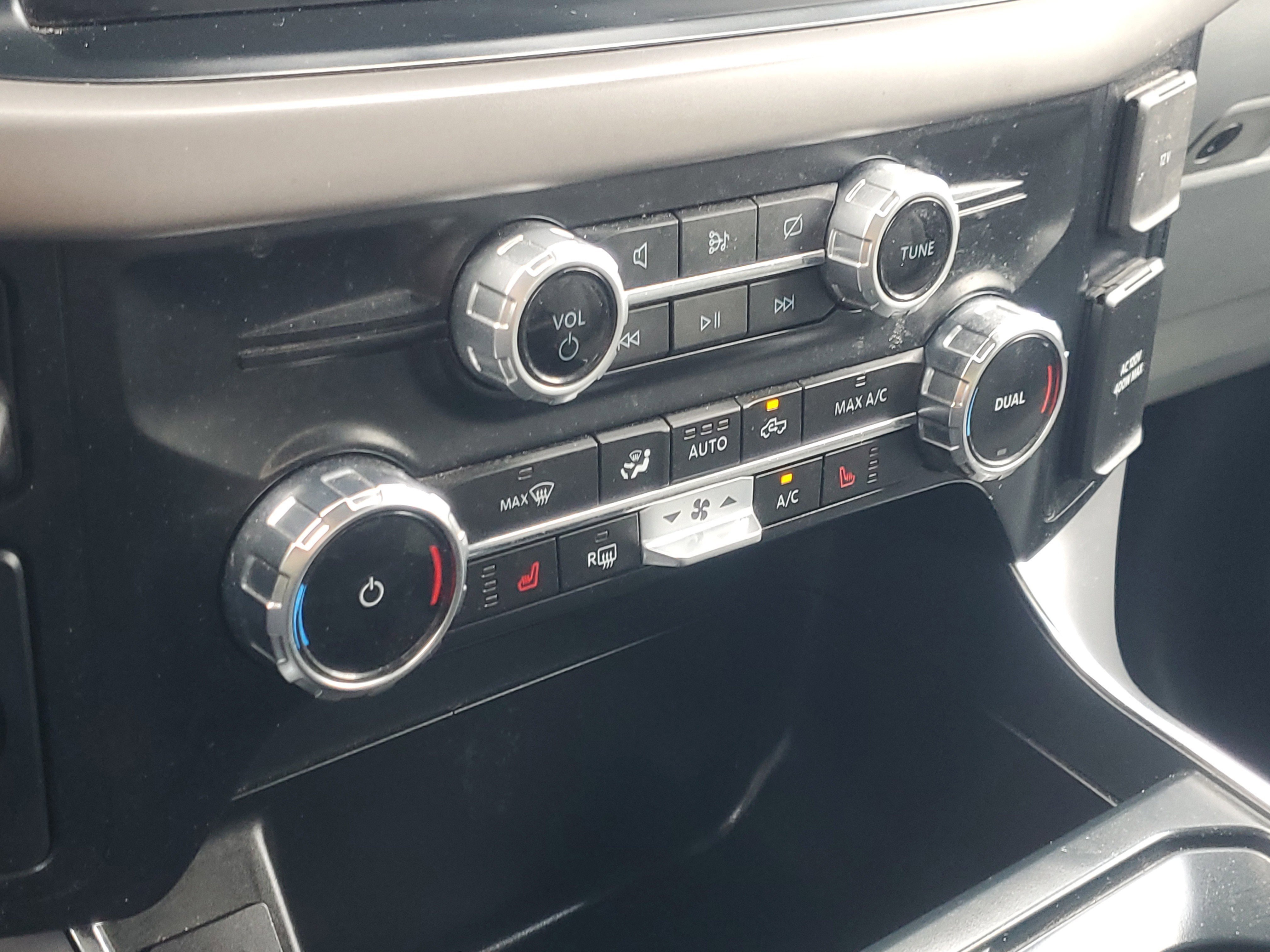 Used 2024 Oxford White Ford XLT image 26