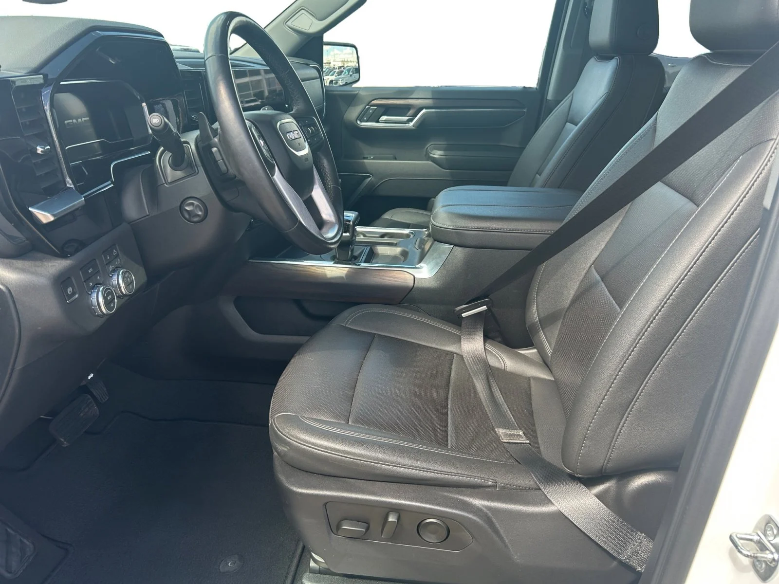 Used 2023 Summit White GMC SLT Crew Cab image 14