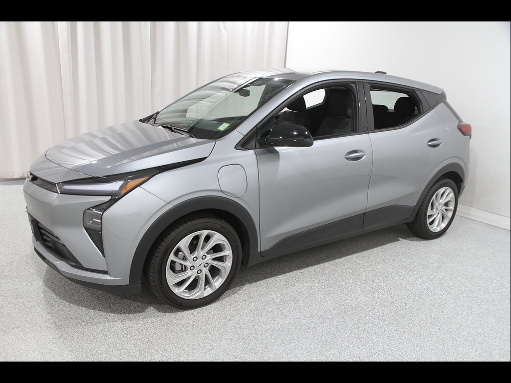 Used 2027 Sterling Gray Metallic Chevrolet LT image 3