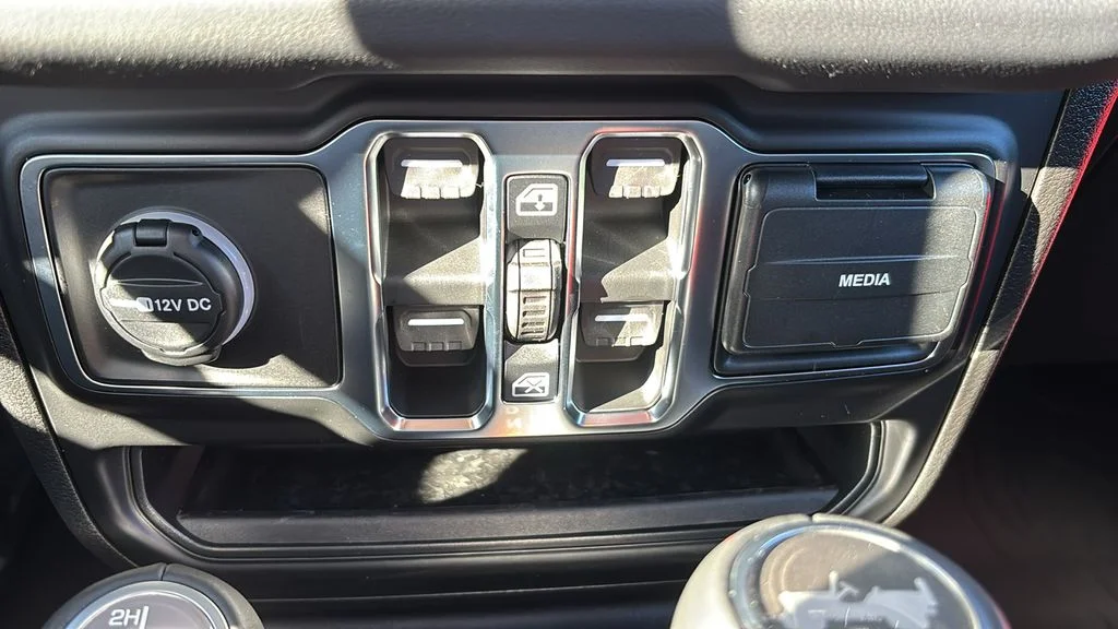 2026 Jeep Wrangler 4-Door Sahara - Photo 17