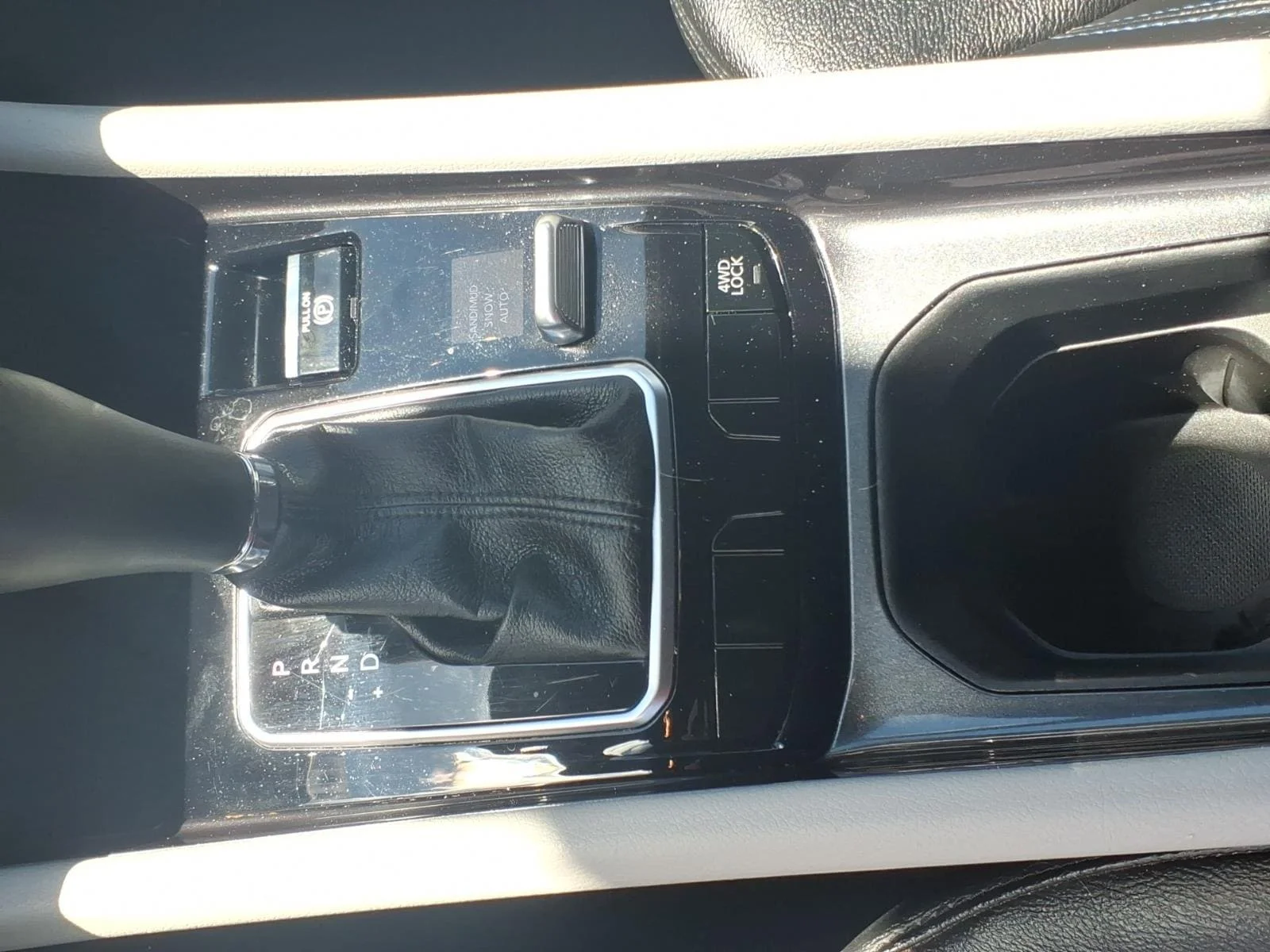 Used 2024 Gray Clearcoat Jeep Latitude image 23
