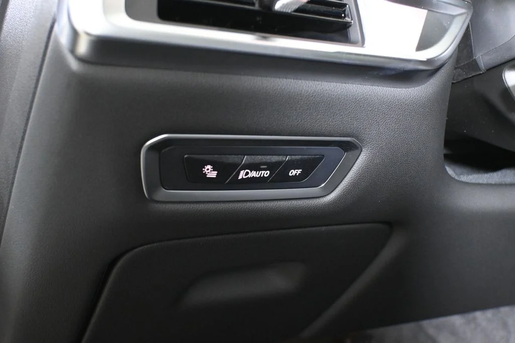 Used 2027 White BMW xDrive40i image 26