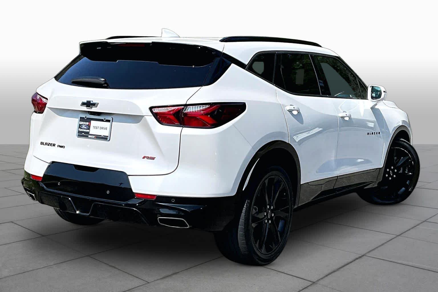 Used 2020 Iridescent Pearl Tricoat Chevrolet RS image 13