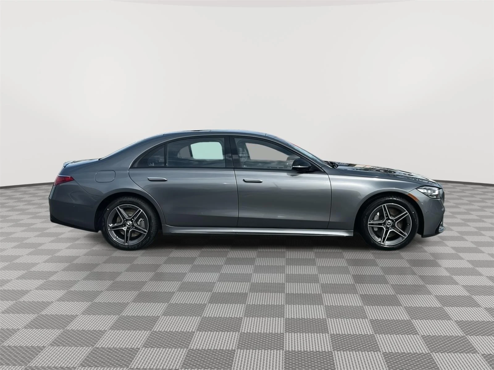 New 2026 Selenite Grey Metallic Mercedes-Benz S 580 image 2