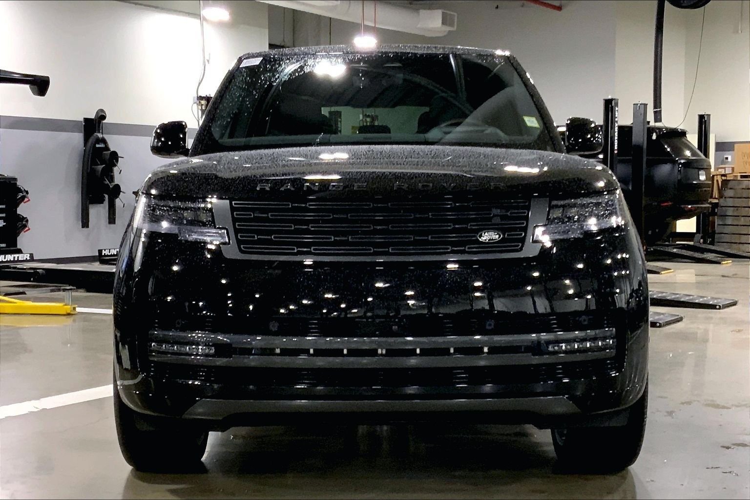 New 2026 Santorini Black Land Rover SE LWB 7-Seats / V8 image 3