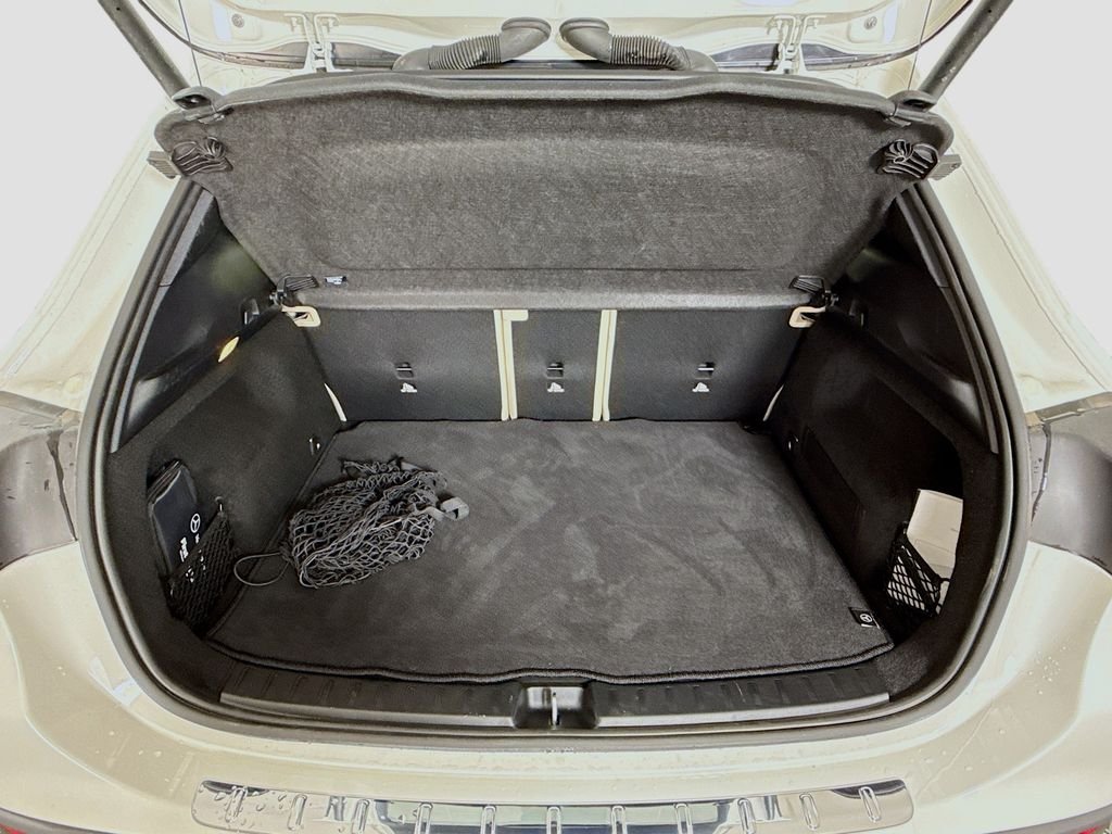 Used 2025 White Mercedes-Benz GLA 250 image 23