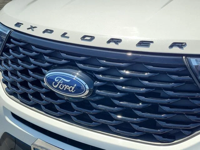 Used 2023 White Metallic Ford ST-Line image 10