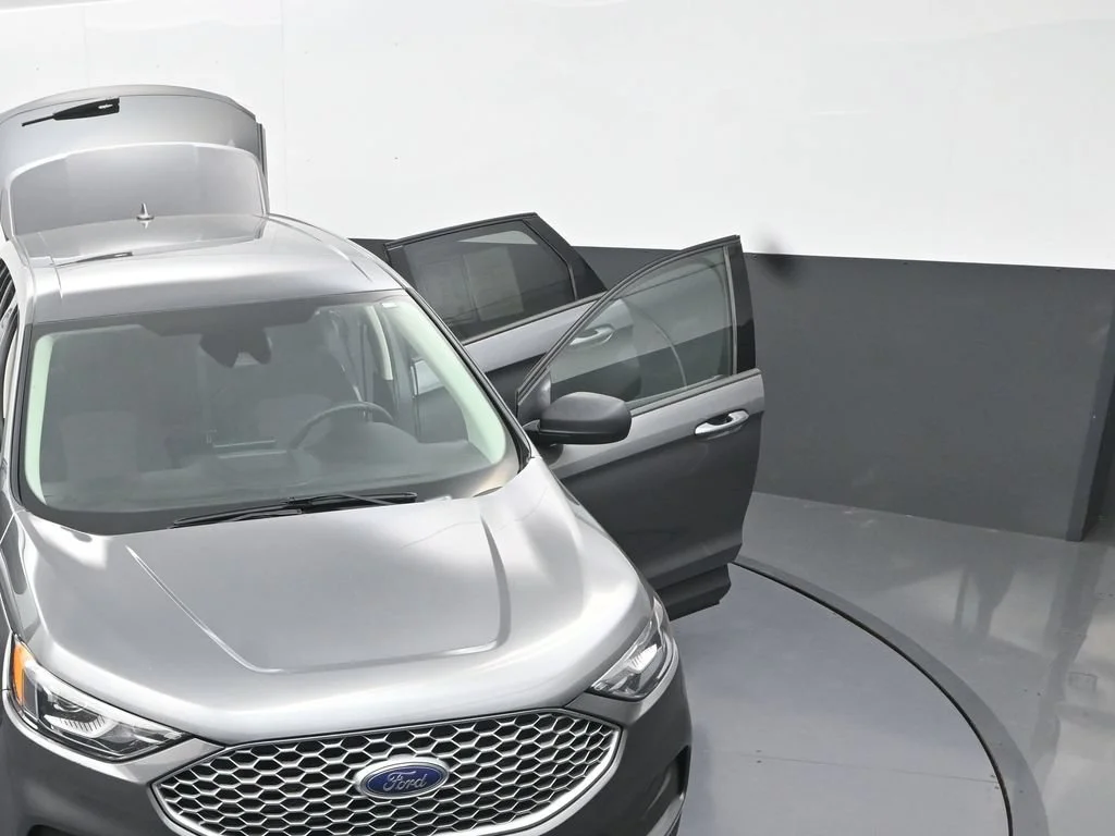 Used 2023 Gray Ford SE image 30