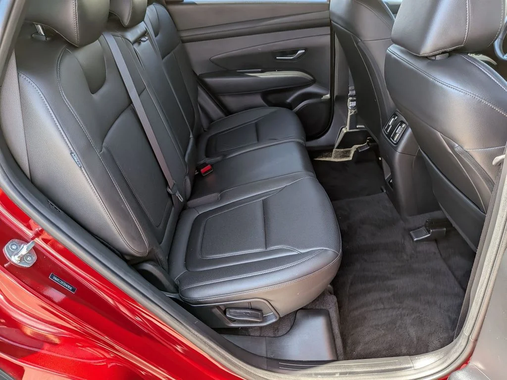 Used 2025 Red Hyundai SEL Convenience image 29