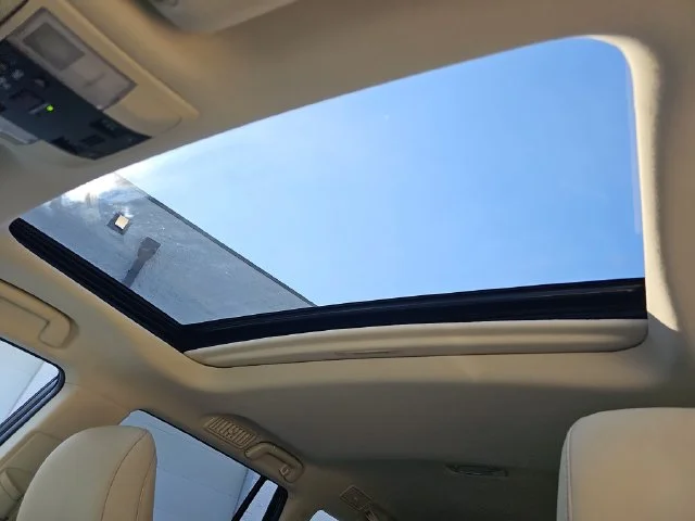 Used 2021 White Lexus 460 image 27