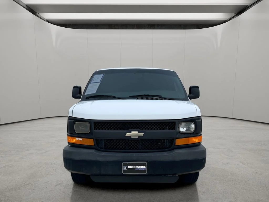 Used 2016 Summit White Chevrolet Work Van image 11