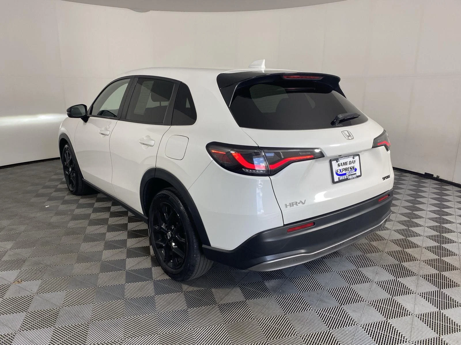 Used 2024 Platinum White Pearl Honda Sport image 5