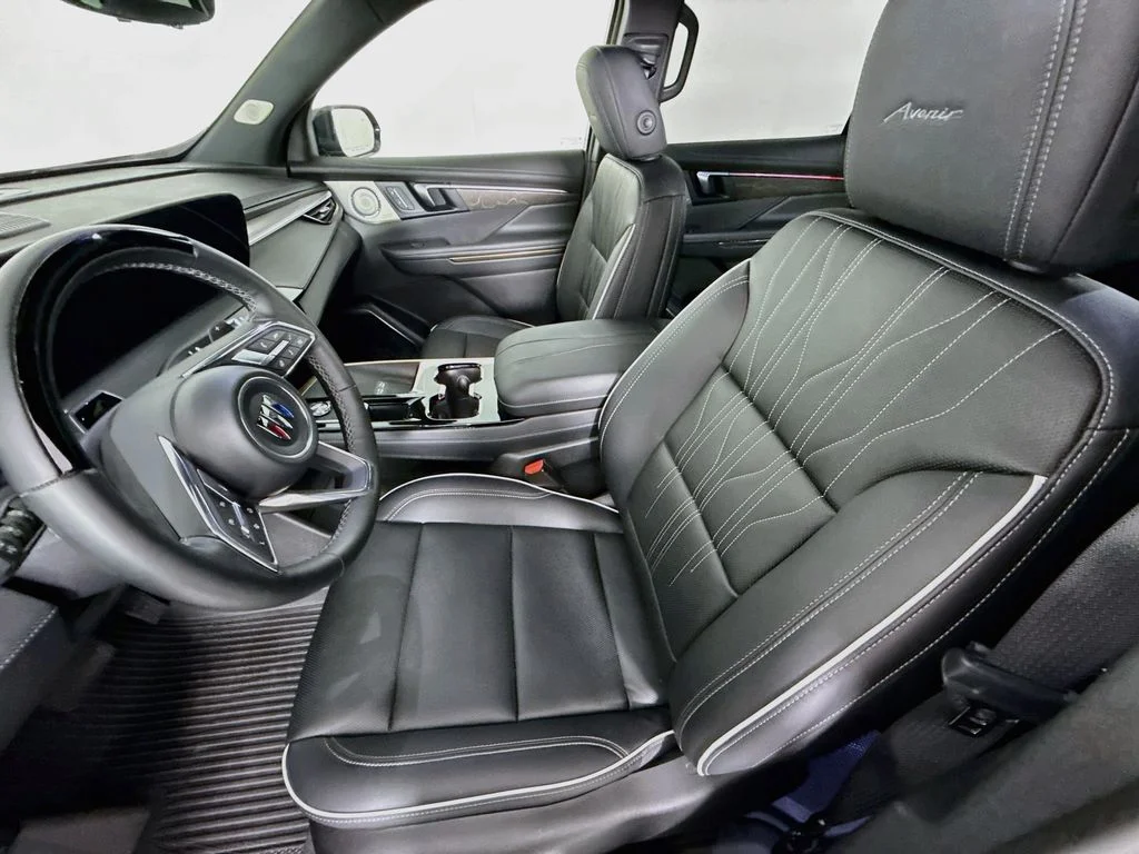 Used 2025 Black Buick Avenir image 5