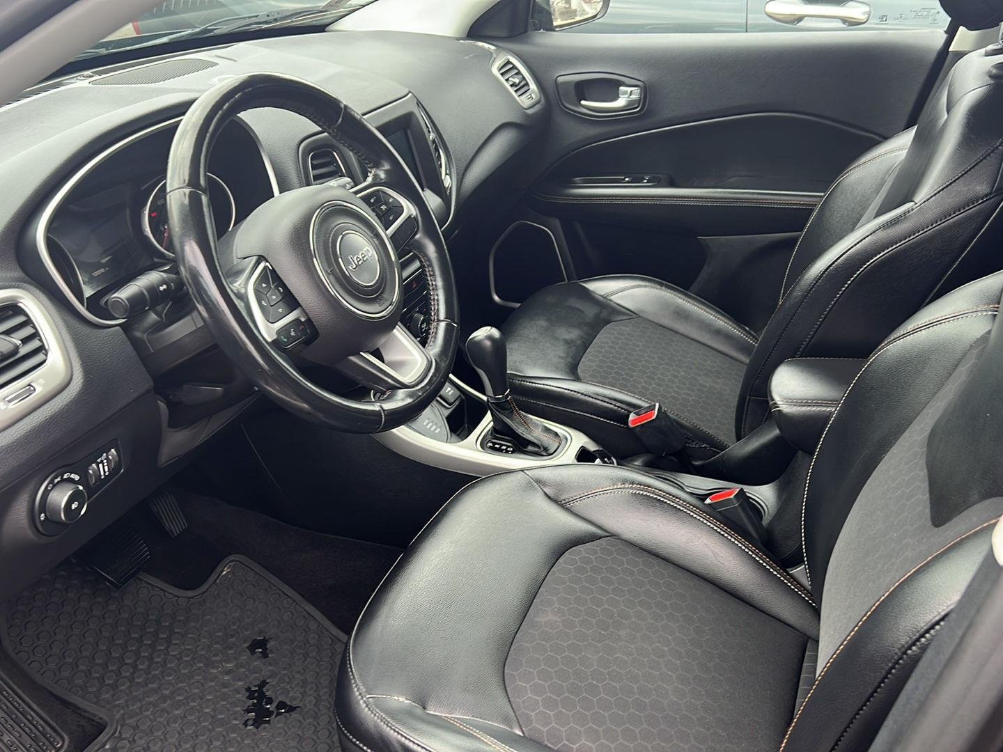 Used 2018 Granite Crystal Metallic Clearcoat Jeep Latitude image 2