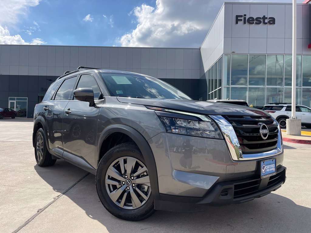 Used 2025 Gray Nissan SV image 1