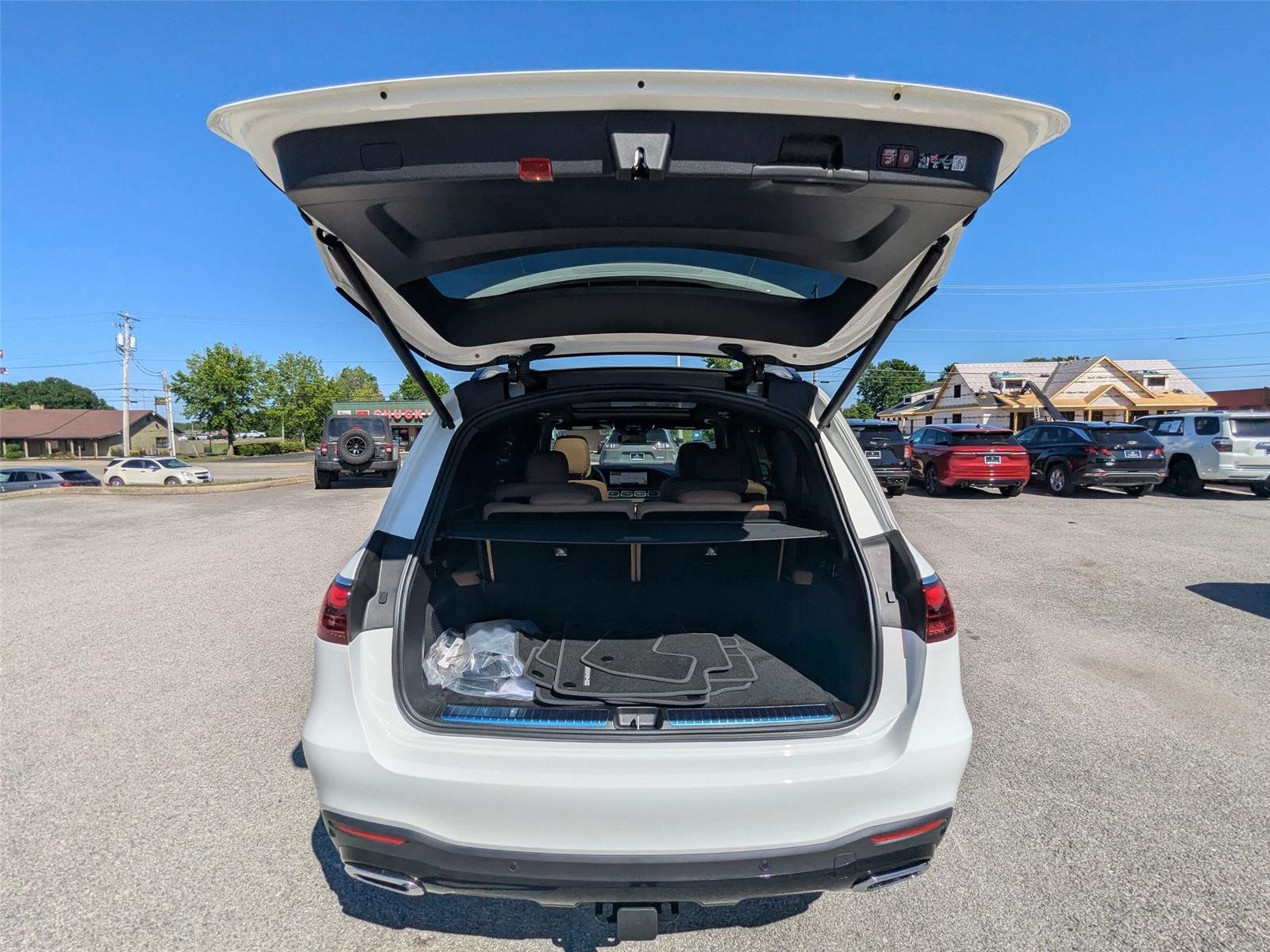 New 2026 Polar White Mercedes-Benz GLS 450 image 29