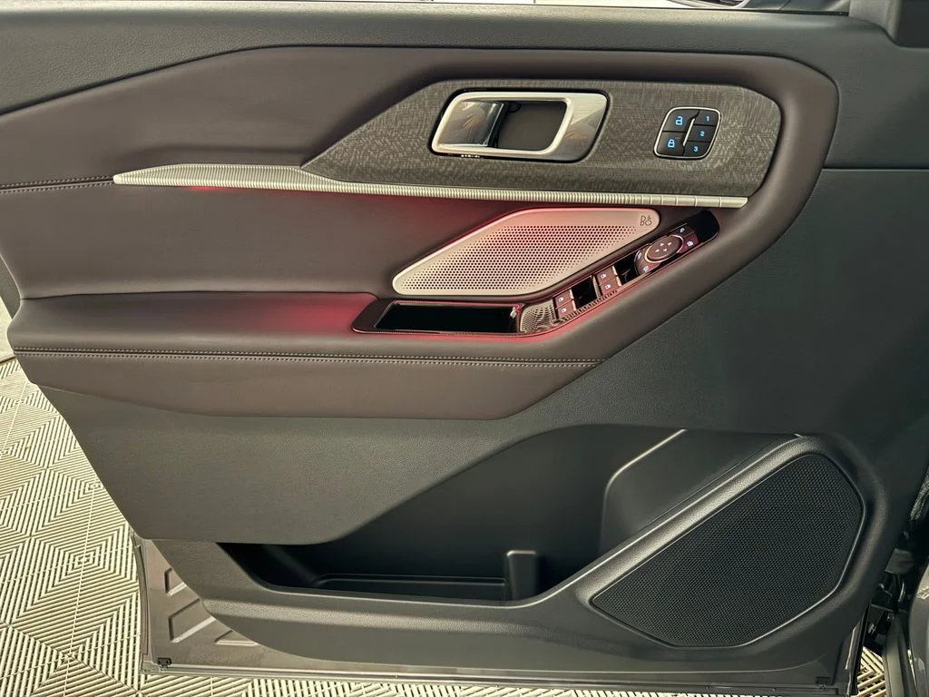 New 2026 Gray Ford Platinum image 25