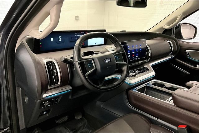 2025 Ford Expedition Platinum - Photo 16