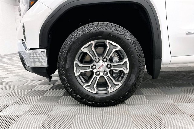 Used 2026 Summit White GMC SLE image 10