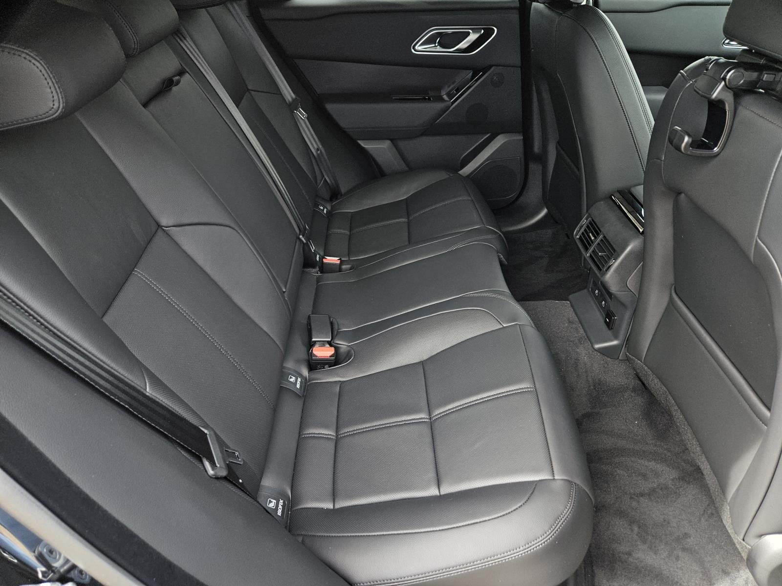 New 2026 Santorini Black Land Rover Dynamic SE image 37