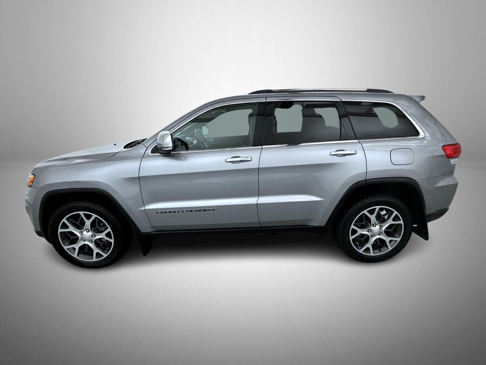 Used 2019 Silver Jeep Limited image 8