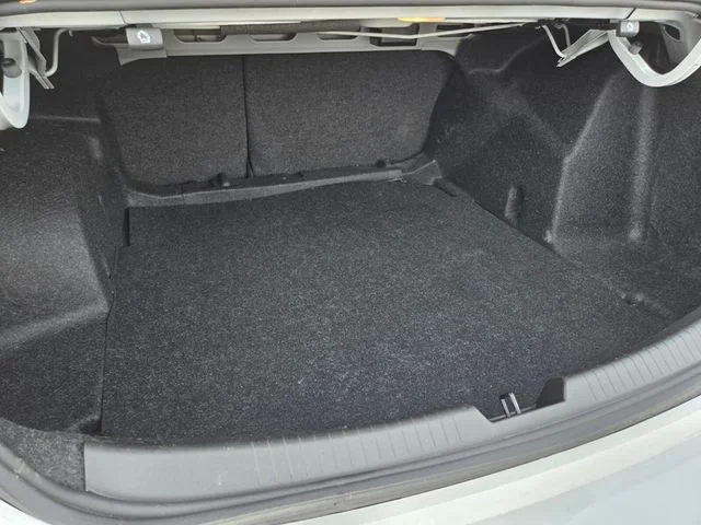 Used 2022 White Chevrolet LT image 19