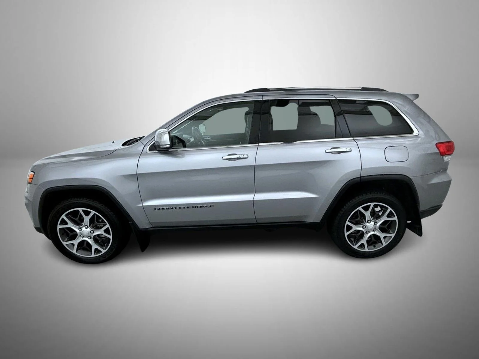 Used 2019 Silver Jeep Limited image 8