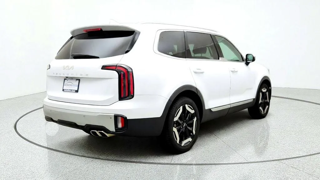 Used 2024 Glacial White Pearl Kia EX FWD image 5
