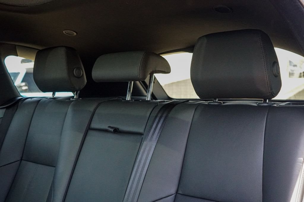 Used 2026 Black Land Rover Dynamic SE image 28