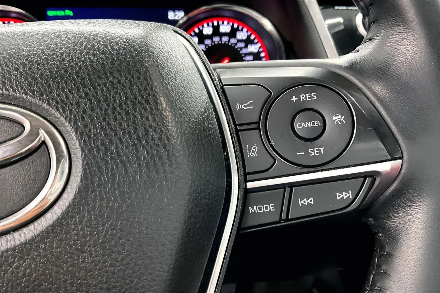 Used 2020 Wind Chill Pearl Toyota XSE image 24