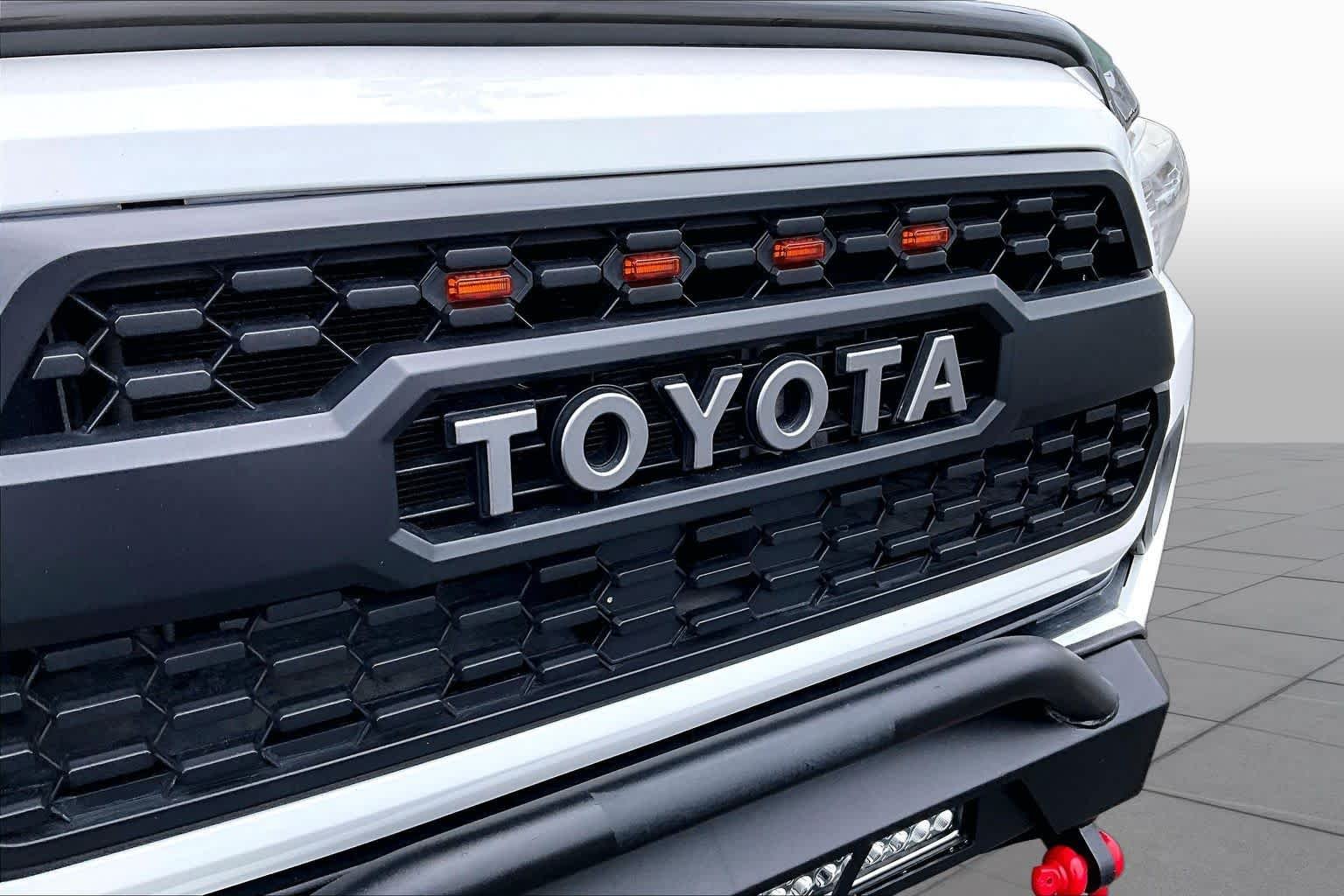 Used 2016 Super White Toyota SR image 29