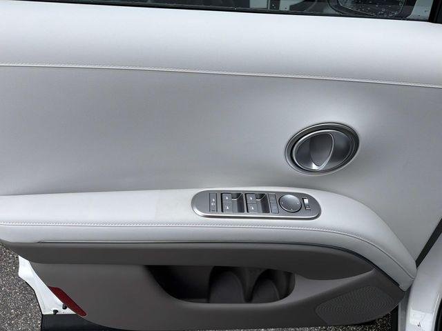 New 2027 White Hyundai Blue SEL 7P image 7