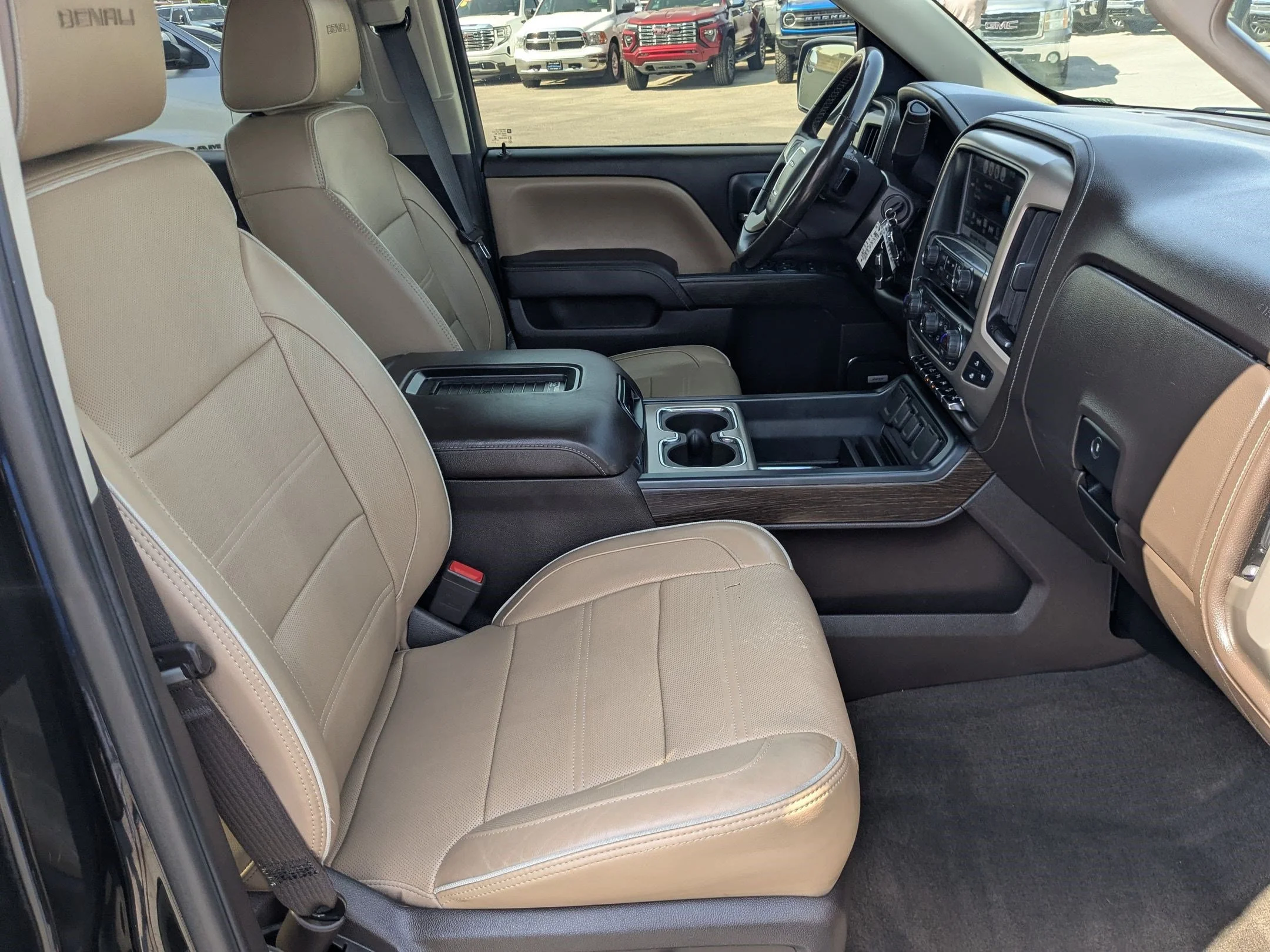 Used 2017 Onyx Black GMC Denali image 30