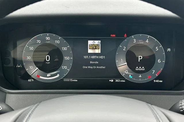 New 2026 Santorini Black Land Rover Dynamic SE image 23