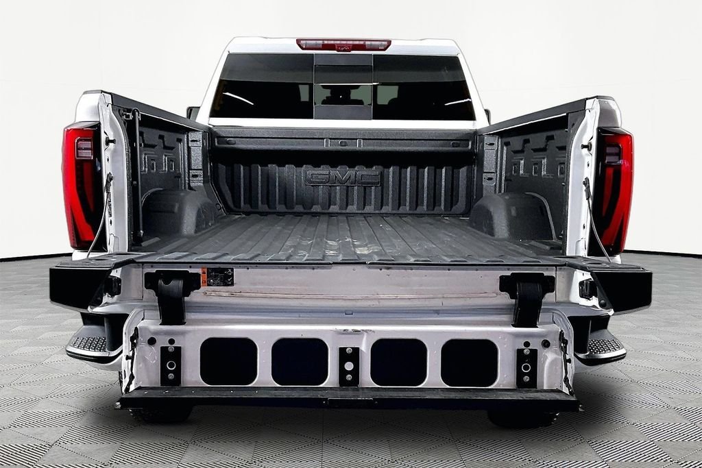 Used 2025 White GMC Denali image 7
