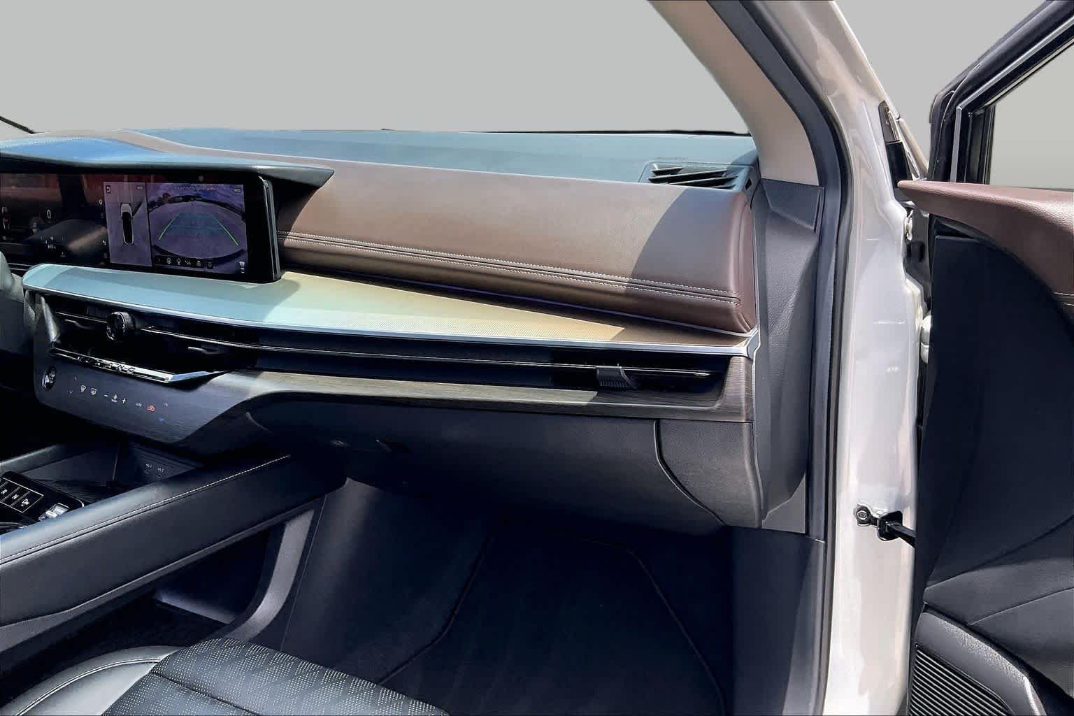 Used 2025 Silver Nissan Platinum image 19