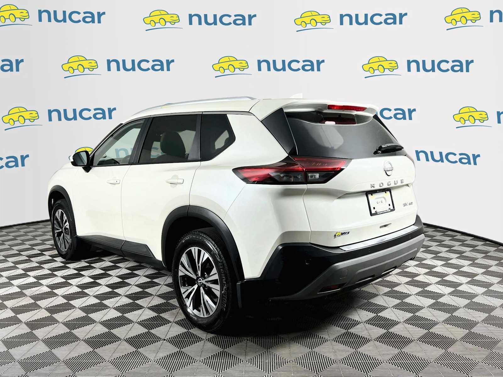 Used 2023 Pearl White Tricoat Nissan SV image 5