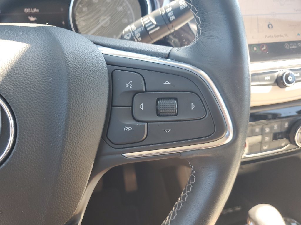Used 2022 WHITE FROST TRICOAT Buick Essence image 21