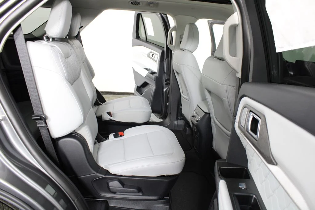2026 Ford Explorer Platinum - Photo 14