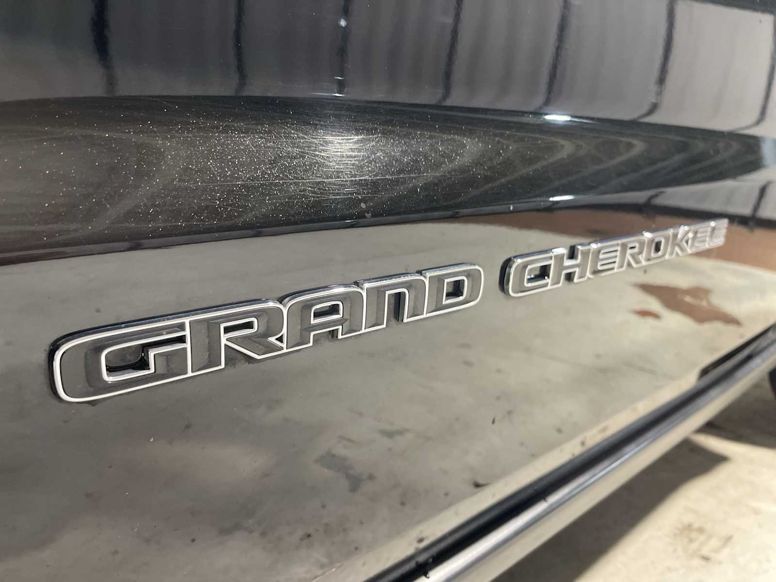 Used 2019 Diamond Black Crystal Pearlcoat Jeep Limited image 7