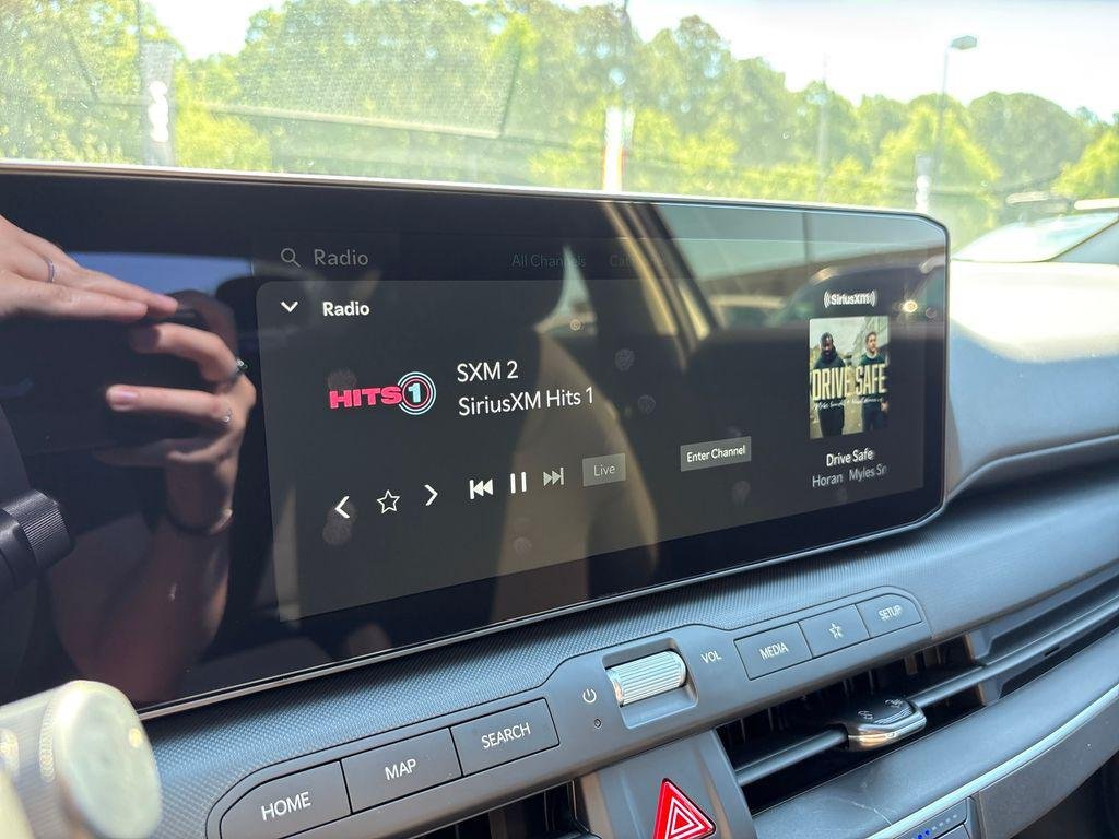 New 2026 Snow White Pearl Kia LXS image 18