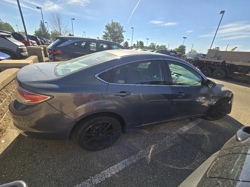 Used 2010 Comet Gray Mica Mazda i Sport image 15